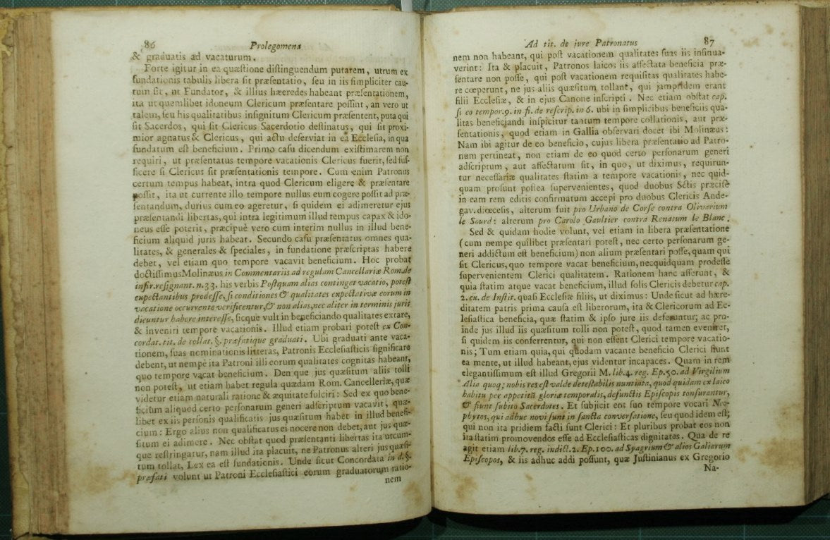 Franciscus de Roye antecessor andegavensis ad titulum De jure patronatus libro tertio decretalium. Ejusdem De juribus honorificis in ecclesia libri duo