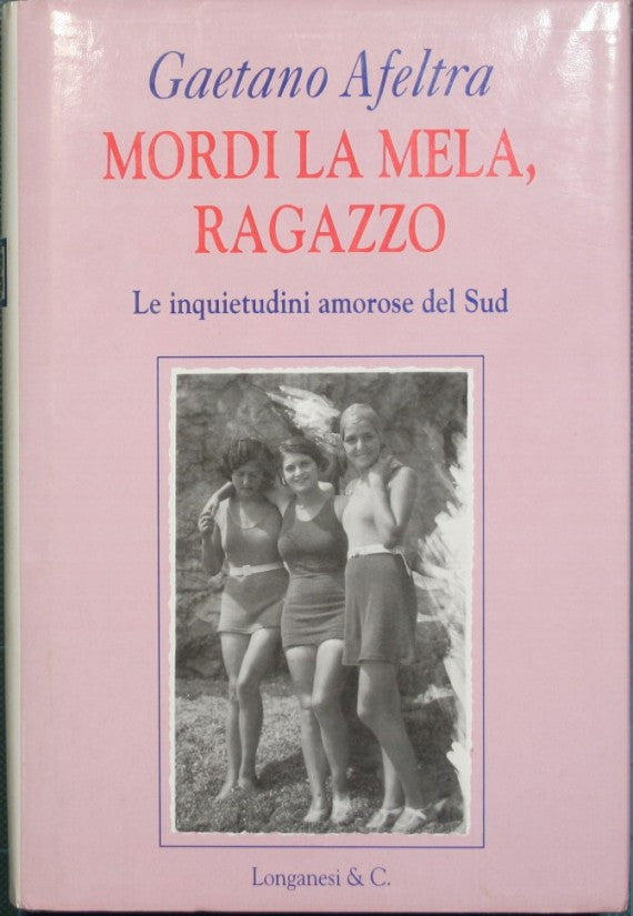 Mordi la mela ragazzo